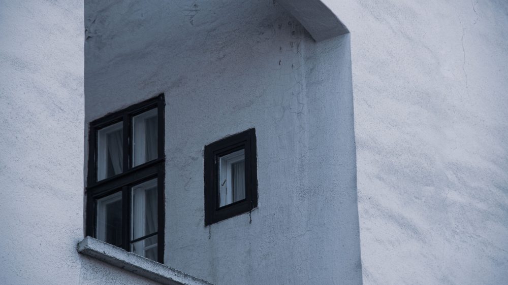 老建筑上的旧窗，换窗需求来源